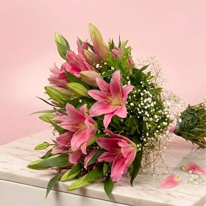 6 Pink Lilies in Glass Vase